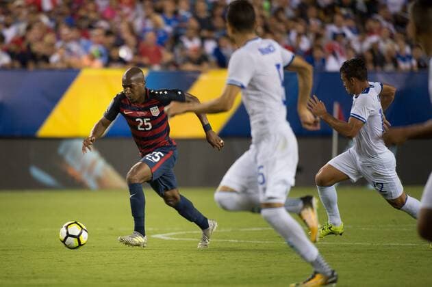 July 19, 2017 - Philadelphia, Pennsylvania, U.S - United States of America midfielder DARLINGTON NAGBE (25) takes the ball upfield while chased by El Salvador defender IVAN MANCIA (5) during CONCACAF Gold Cup 2017 quarterfinal action at Lincoln Financial Field in Philadelphia, PA. USA defeats El Salvador 2 to 0. Soccer 2017 - USA defeats EL SALVADOR 2 to 0 - ZUMAs192 20170719_zap_s192_035 Copyright: xMarkxSmithx