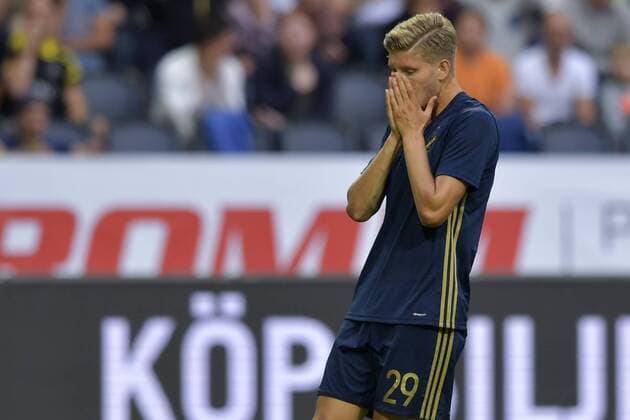 170720 AIK:s Anton Jönsson Saletros deppar efter missad malchans mot Zeljeznicars malvakt Vedran Kjosevski (ej i bild) under fotbollsmatchen i kvalet till Europa League mellan AIK och Zeljeznicar den 20 juli 2017 i Stockholm.  Copyright: SIMONxHASTEGRD BB170720BB159