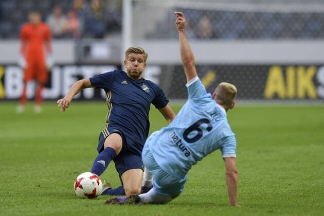 170720 AIK:s Anton Jönsson Saletros och Zeljeznicars under fotbollsmatchen i kvalet till Europa League mellan AIK och Zeljeznicar den 20 juli 2017 i Stockholm.  Copyright: SIMONxHASTEGARD BB170720BB160