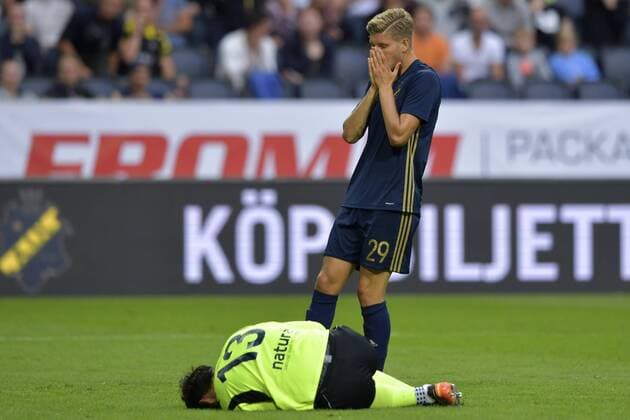 170720 AIK:s Anton Jönsson Saletros deppar efter missad malchans mot Zeljeznicars malvakt Vedran Kjosevski under fotbollsmatchen i kvalet till Europa League mellan AIK och Zeljeznicar den 20 juli 2017 i Stockholm.  Copyright: SIMONxHASTEGARD BB170720BB161