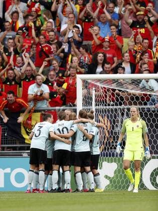 (L-R) Heleen Jaques of Belgium women, Aline Zeler of Belgium women, Lenie Onzia of Belgium women, Elke Van Gorp of Belgium women, Laura Deloose of Belgium women, goalkeeper Ingrid Hjelmseth of Norway women during the UEFA WEURO 2017 Group A group stage match between Norway and Belgium at the Rat Verlegh stadium on July 20, 2017 in Breda, The Netherlands Women: Norway v Belgium UEFA WEURO 2017 2017 2018 xVIxVIxImagesx xMauricexvanxSteenxIVx 8270371