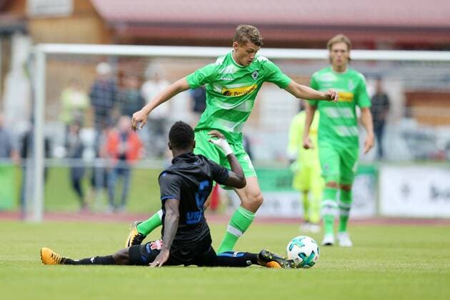 Mickaael Cuisance (Moenchengladbach) und Jean Michaael Seri (Nizza) waehrend des Testspiels der Borussia Moenchengladbach gegen OGC Nizza am 20.07.2017 in Rottach-Egern. Rottach-Egern Copyright: xEngelbrecht Eibner-Pressefotox EP_MET