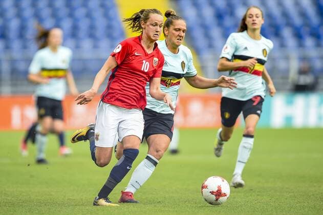 Caroline Graham Hansen of Norway and Maud Coutereels defender of Belgium FOOTBALL FEMININ : Norvege vs Belgique - Euro 2017 UEFA - Breda - 20 07 2017 Photonews Panoramic 