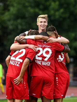 SOCCER - UEFA EL quali, Brest vs Altach BREST,BELARUS,20.JUL.17 - SOCCER - UEFA Europa League qualification, FK Dinamo Brest vs SCR Altach. Image shows the rejoicing of Stefan Nutz, Louis Clement Ngwat Mahop, Simon Piesinger and Lucas Galvao da Costa Souza (Altach). GEPAxpictures xOliverxLerch