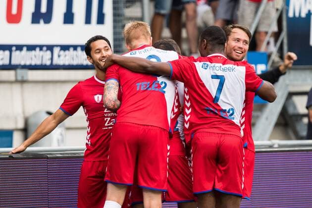 FC Utrecht celebrate the goal of Sean Klaiber of FC Utrecht during the UEFA Europa League second qualifying round match between FC Utrecht and Valletta FC at Mandemakers Stadium, on July 20, 2017 in Waalwijk, The Netherlands FC Utrecht v Valletta FC UEFA Europa League 2017 2018 xVIxVIxImagesx xGerritxvanxKeulenxIVx 8270661
