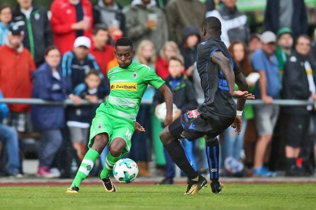 Ibrahima Traore (Moenchengladbach) und Malang Sarr (Nizza) waehrend des Testspiels der Borussia Moenchengladbach gegen OGC Nizza am 20.07.2017 in Rottach-Egern. Rottach-Egern Copyright: xEngelbrecht Eibner-Pressefotox EP_MET