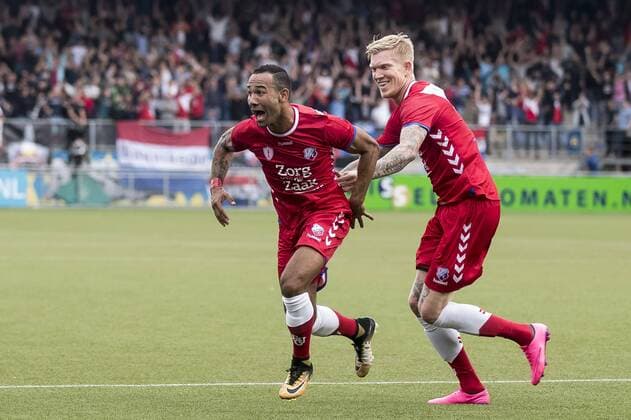 WAALWIJK, FC Utrecht - Valletta FC, voetbal, Europa League, voorronde, seizoen 2017-2018, 20-07-2017, Mandemakers Stadion, FC Utrecht speler Sean Klaiber (L) heeft de 1-0 gewcoord, FC Utrecht speler Simon Makienok (R) Utrecht - Valletta  Copyright: xJoepxLeenenx 1651505