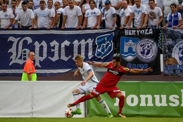 SOCCER - UEFA EL quali, Brest vs Altach BREST,BELARUS,20.JUL.17 - SOCCER - UEFA Europa League qualification, FK Dinamo Brest vs SCR Altach. Image shows Andrei Lebedev (Brest) and Kristijan Dobras (Altach). GEPAxpictures xOliverxLerch