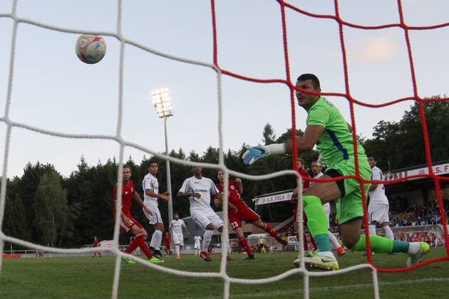 Fussball UEFA Europa League, Europa-Ligue, Europa League 2017 - 2018 20.07.2017, UEFA Europa League 2017-2018, Qualification Second Round, Return Game, Luxemburg, Esch-sur-Alzette, Stade du Galgebierg, FOLA Esch (LUX) - Inter Baku (AZE) vl: das Tor zum 3-0 durch Tom Laterza (FOLA Esch 23) 