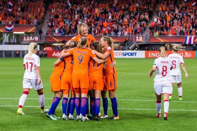 ROTTERDAM, 20-07-2017 , EK Vrouwenvoetbal 2017 , Women s Euro 2017 , Groepswedstrijd Nederland - Denemarken , Sparta Stadion het Kasteel , Speelsters vieren de 1-0 van Nederlands elftal speelster Sherida Spitse die zij scoorde uit een penalty Nederland - Denemarken  Copyright: xKayxIntxVeenx 1651577