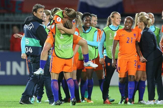 Mandy van den Berg of Holland Women, Shanice van de Sanden of Holland Women, Lineth Beerensteyn of Holland Women, coach Sarina Wiegman of Holland Women during the UEFA WEURO 2017 Group A group stage match between The Netherlands and Denmark at the Sparta stadium Het Kasteel on July 20, 2017 in Rotterdam, The Netherlands Women: The Netherlands v Denmark UEFA WEURO 2017 2017 2018 xVIxVIxImagesx xTomxBodexMultimediaxIVx 8272419