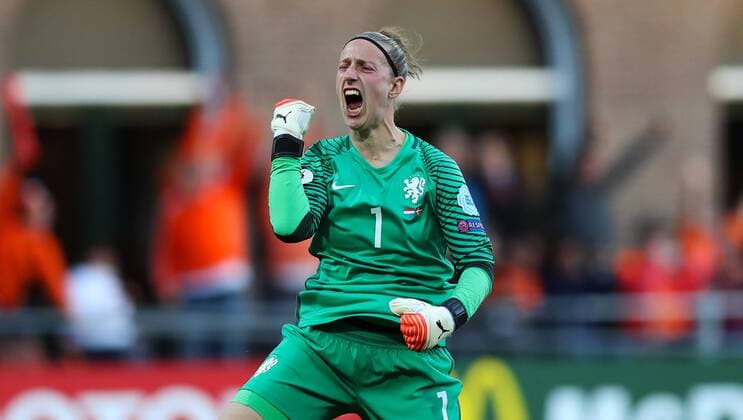 Football - 2017 UEFA Women™s European Euro Championship - Group A : Netherlands vs. Denmark Sari van Veenendaal of The Netherlands celebrates at Sparta Stadoin , Rotterdam. COLORSPORT LYNNE CAMERON 