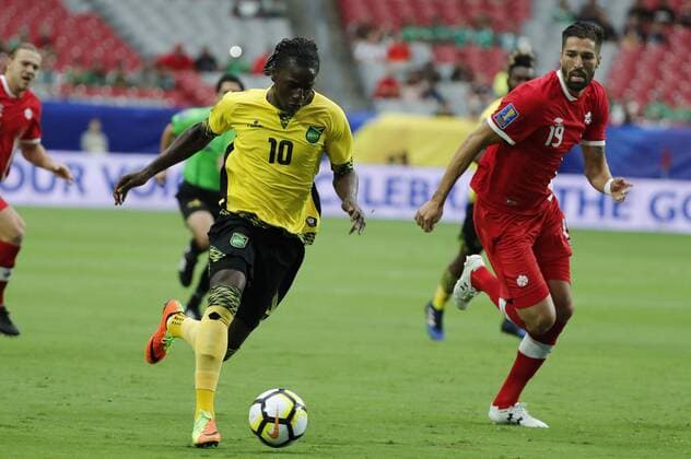 Canada s player Steven Vitoria (R) vies for the ball against Darren Mattocks (L) of Jamaica during their soccer match between Jamaica and Canada, for the Gold Cup, held at the Stadium of the University of Phoenix, Arizona, USA, on 20 July 2017. JAMAICA VS CANADA !ACHTUNG: NUR REDAKTIONELLE NUTZUNG!  Copyright: xJoséxMéndezx COP05 20170721-636361995344073983