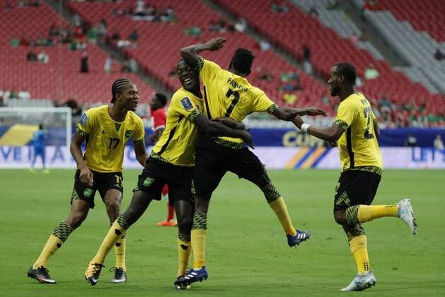 Bilder des Tages - SPORT Shaun Francis (2R) of Jamaica celebrates with his teammates after scoring a goal during their soccer match between Jamaica and Canada, for the Gold Cup, held at the Stadium of the University of Phoenix, Arizona, USA, on 20 July 2017. JAMAICA VS CANADA !ACHTUNG: NUR REDAKTIONELLE NUTZUNG!  Copyright: xJoséxMéndezx COP05 20170721-636361996622666375