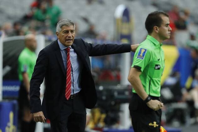 Canada s head coach Octavio Zambrano gestures during their soccer match between Jamaica and Canada, for the Gold Cup, held at the Stadium of the University of Phoenix, Arizona, USA, on 20 July 2017. JAMAICA VS CANADA !ACHTUNG: NUR REDAKTIONELLE NUTZUNG!  Copyright: xJoséxMéndezx COP05 20170721-636361999216043623