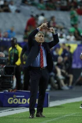 Canada s head coach Octavio Zambrano gestures during their soccer match between Jamaica and Canada, for the Gold Cup, held at the Stadium of the University of Phoenix, Arizona, USA, on 20 July 2017. JAMAICA VS CANADA !ACHTUNG: NUR REDAKTIONELLE NUTZUNG!  Copyright: xJoséxMéndezx COP05 20170721-636362042456337920