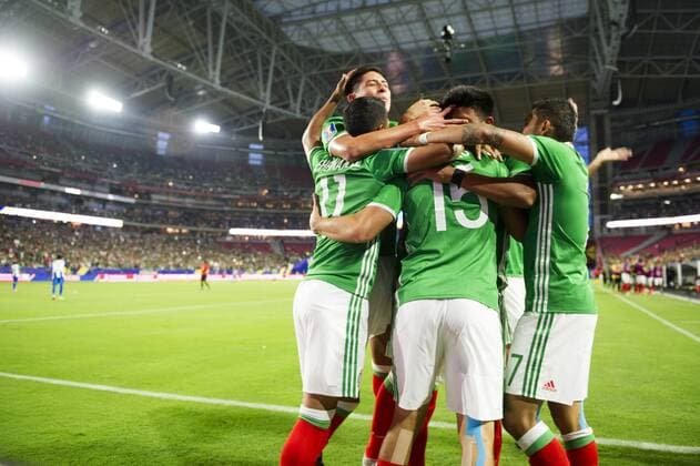 Bilder des Tages - SPORT July 20, 2017 - Glendale, Arizona, U.S - Mexico celebrates RODOLFO PIZARRO (15) goal against Honduras in the first half Thursday, July 20, 2017, during the 2017 Gold Cup Quarterfinals at University of Phoenix Stadium in Glendale, Arizona. Soccer 2017: Cananda vs Jamaica: Gold Cup - ZUMAb166 20170720_zap_b166_008 Copyright: xJeffxBrownx