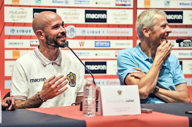 Christophe Jallet (OGC Nice) - Lucien Favre (entraineur de l OGC Nice) FOOTBALL : Christophe Jallet nouvelle recrue de l OGC Nice - Nice - 21 07 2017 NorbertScanella Panoramic 