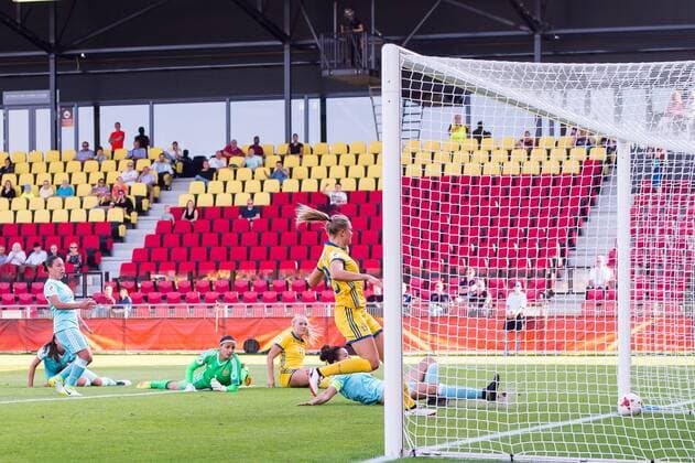 (L-R) Elvira Ziyastinova of Russia women, goalkeeper Tatyana Shcherbak of Russia women, Stina Blackstenius of Sweden women, Tatiana Sheykina of Russia women, Fridolina Rolfo of Sweden women during the UEFA WEURO 2017 Group B group stage match between Sweden and Russia at The Adelaarshorst on July 21, 2017 in Deventer, The Netherlands Women: Sweden v Russia UEFA WEURO 2017 2017 2018 xVIxVIxImagesx xGerritxvanxKeulenxIVx 8278286
