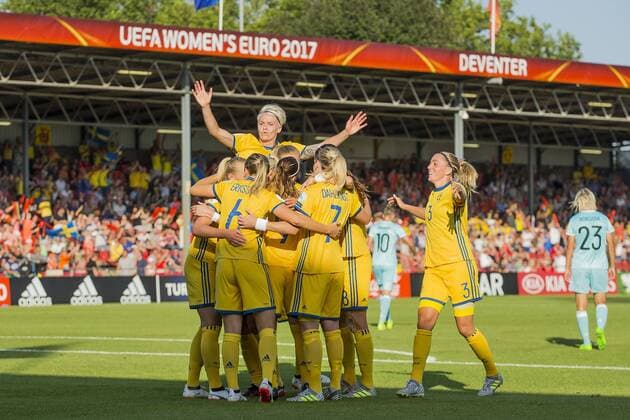 DEVENTER - 21-07-2017, EK Vrouwenvoetbal 2017, Women s Euro 2017, Stadion De Adelaarshorst, Groepswedstrijd Zweden - Rusland, speelsters Zweden vieren de 2-0 Zweden - Rusland  Copyright: xErikxPasmanx 1652246