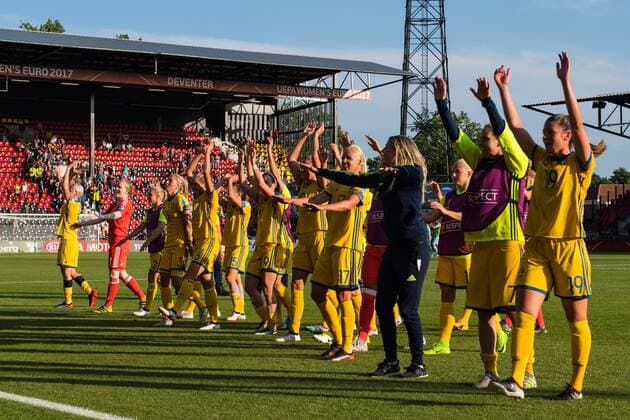 Sweden celebrate the victory during the UEFA WEURO 2017 Group B group stage match between Sweden and Russia at The Adelaarshorst on July 21, 2017 in Deventer, The Netherlands Women: Sweden v Russia UEFA WEURO 2017 2017 2018 xVIxVIxImagesx xGerritxvanxKeulenxIVx 8278621