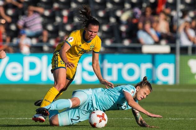 (L-R) Jessica Samuelsson of Sweden women, Marina Kiskonen of Russia women during the UEFA WEURO 2017 Group B group stage match between Sweden and Russia at The Adelaarshorst on July 21, 2017 in Deventer, The Netherlands Women: Sweden v Russia UEFA WEURO 2017 2017 2018 xVIxVIxImagesx xGerritxvanxKeulenxIVx 8278760