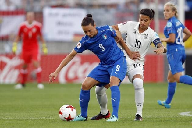 (L-R) Ilaria Mauro of Italy Women, Dzsenifer Marozsan of Germany women during the UEFA WEURO 2017 Group B group stage match between Germany and Italy at Koning Willem II stadium on July 21, 2017 in Tilburg, The Netherlands Women: Germany v Italy UEFA WEURO 2017 2017 2018 xVIxVIxImagesx xMauricexvanxSteenxIVx 8279152
