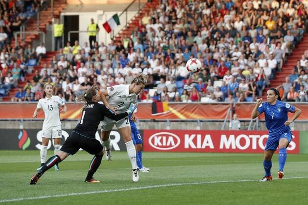 (L-R) Sara Dabritz of Germany women, goalkeeper Laura Giuliani of Italy Women, Josephine Henning of Germany women, Alia Guagni of Italy Women 1-0 during the UEFA WEURO 2017 Group B group stage match between Germany and Italy at Koning Willem II stadium on July 21, 2017 in Tilburg, The Netherlands Women: Germany v Italy UEFA WEURO 2017 2017 2018 xVIxVIxImagesx xMauricexvanxSteenxIVx 8279293