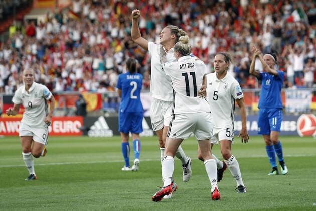 (L-R) Mandy Islacker of Germany women, Cecilia Salvai of Italy Women, Josephine Henning of Germany women, Anja Mittag of Germany women, Babett Peter of Germany women, Barbara Bonansea of Italy Women during the UEFA WEURO 2017 Group B group stage match between Germany and Italy at Koning Willem II stadium on July 21, 2017 in Tilburg, The Netherlands Women: Germany v Italy UEFA WEURO 2017 2017 2018 xVIxVIxImagesx xMauricexvanxSteenxIVx 8279331