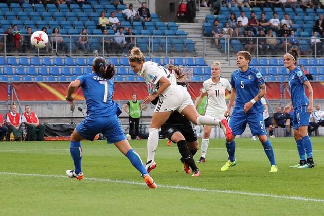 Josephine Henning (Josi Henning, DFB-Frauen, 2) erzielt das Tor zum 1:0, Treffer, Torerfolg, Action, Aktion, Kopfball, header, Aktion, Action, Fussball, UEFA Women s EURO 2017, Deutschland - Italien, xozx