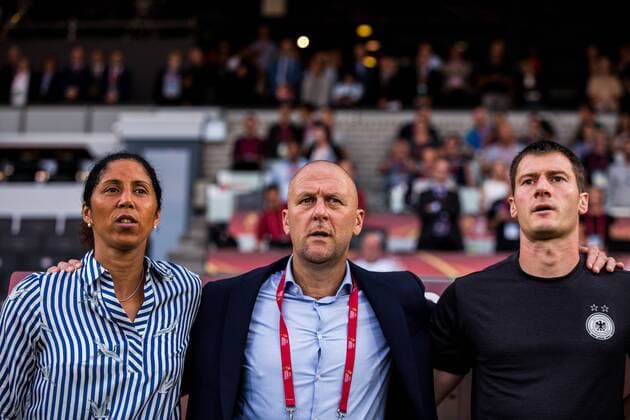 NLD, Tilburg, UEFA Women s Euro 2017, Deutschland (GER) vs Italien (ITA) 21.07.2017, Koenig Willem II Stadion , Tilburg, NLD, Tilburg, UEFA Women s Euro 2017, Deutschland (GER) vs Italien (ITA), im Bild picture shows Steffi Jones (Bundestrainerin Deutschland) Coach Germany mit Markus Hoegner (Co-Trainer DFB Frauen) Coach Germany und Michael Fuchs (Torwart Trainer DFB Frauen) Coach Germany nordphotox xRauch nph00251