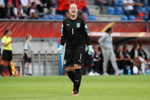 Laura Giuliani (Torwart, Italien, 1) jubelt über das Tor zum 1:1, Jubel, Torjubel, Torerfolg, celebrate the goal, goal, celebration, Jubel ueber das Tor, optimistisch, Action, Aktion, Fussball, UEFA Women s EURO 2017, Deutschland - Italien, xozx