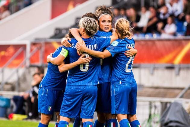 NLD, Tilburg, UEFA Women s Euro 2017, Deutschland (GER) vs Italien (ITA) 21.07.2017, Koenig Willem II Stadion , Tilburg, NLD, Tilburg, UEFA Women s Euro 2017, Deutschland (GER) vs Italien (ITA), im Bild picture shows Itailen jubelt ueber Ausgleichstreffer Italy celebrates the goal of Ilaria Mauro (Italien 9) (Italy 9), nordphotox xRauch nph00251