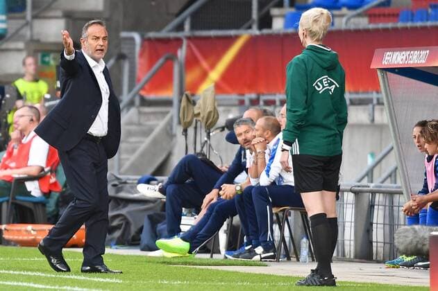 Germany Women v Italy UEFA Women s Euros 2017 Italy manager Antonio Cabrini complains about a decision during the UEFA Women s Euros 2017 match at Koning Willem II Stadion, Tilburg Copyright: xKristianxKanex FIL-10422-0032 UK Newspapers OUT