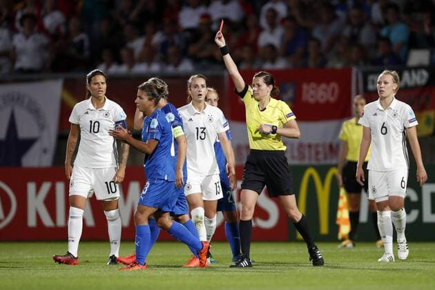 (L-R) Dzsenifer Marozsan of Germany women, Manuela Giugliano of Italy Women, Melania Gabbiadini of Italy Women, Sara Dabritz of Germany women, referee Kateryna Monzul, Kristin Demann of Germany women during the UEFA WEURO 2017 Group B group stage match between Germany and Italy at Koning Willem II stadium on July 21, 2017 in Tilburg, The Netherlands Women: Germany v Italy UEFA WEURO 2017 2017 2018 xVIxVIxImagesx xMauricexvanxSteenxIVx 8279911