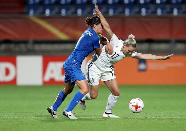 Niederlande, Tilburg, Willem II Stadion, 21.07.2017, Fußball, UEFA WEURO, Deutschland - Italien Bild: v. lk. Marta Carissimi (Italy, 21) und Isabel Kerschowski (Deutschland, 17) Copyright: HMBxMedia xHeikoxBecker