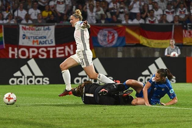 Germany Women v Italy UEFA Women s Euros 2017 Anja Mittag of Germany (left) is fouled by Sara Gama of Italy (right) to win a penalty during the UEFA Women s Euros 2017 match at Koning Willem II Stadion, Tilburg Copyright: xKristianxKanex FIL-10422-0053 UK Newspapers OUT