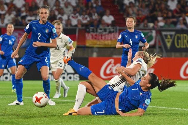 Germany Women v Italy UEFA Women s Euros 2017 Alia Guagni of Italy (bottom) tackles Mandy Islacker of Germany during the UEFA Women s Euros 2017 match at Koning Willem II Stadion, Tilburg Copyright: xKristianxKanex FIL-10422-0065 UK Newspapers OUT