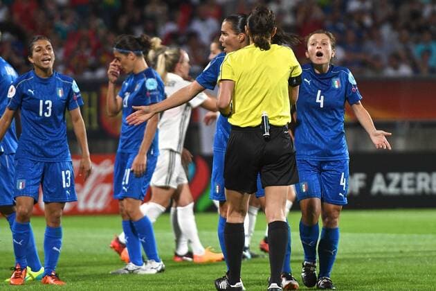 Germany Women v Italy UEFA Women s Euros 2017 Daniela Stracchi of Italy (right) complains to the referee after the award of a penalty to Germany during the UEFA Women s Euros 2017 match at Koning Willem II Stadion, Tilburg Copyright: xKristianxKanex FIL-10422-0073 UK Newspapers OUT