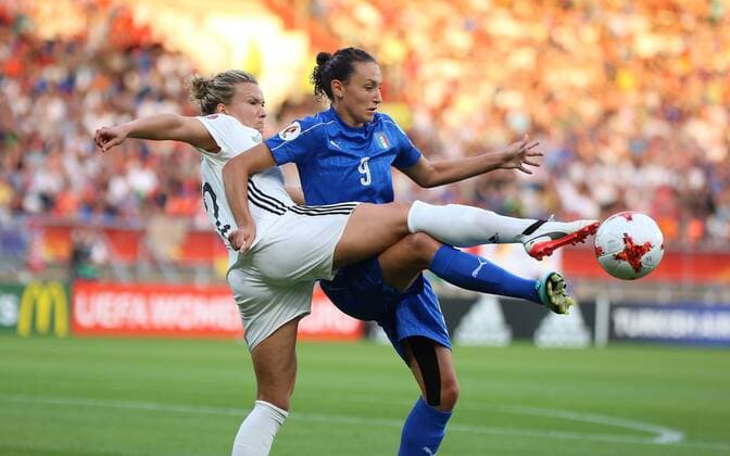 21.07.2017 xcex Niederlande, Holland, Deutschland, Italien, Tilburg, Fussball, Frauenfussball Womens Euro 2017, Frauenfussball EM, Europameisterschaft Deutschland gegen Italien Josephine Henning (Deutschland) gegen Ilaria Mauro (Italien)