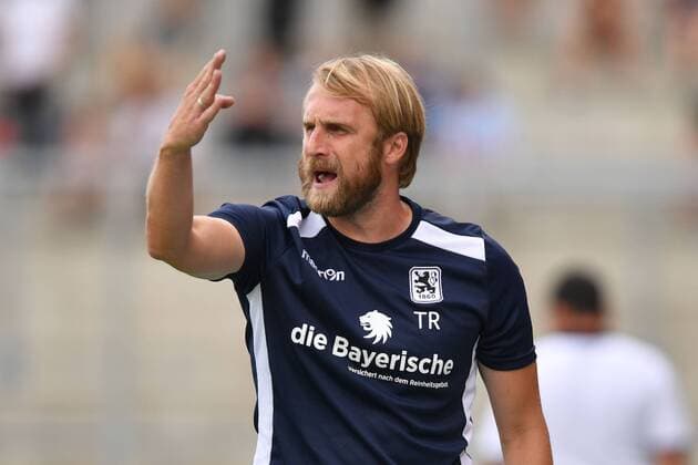 Daniel BIEROFKA (Trainer 1860),Gestik,gibt Anweisungen,Einzelbild,angeschnittenes Einzelmotiv,Halbfigur,halbe Figur. Fussball Regionalliga Bayern: TSV 1860 Muenchen-Wacker Burghausen 3-1, 2.Spieltag,Spieltag2,Saison 2017 18 am 21.07.2017,Stadion an der Gruenwalder Strasse.