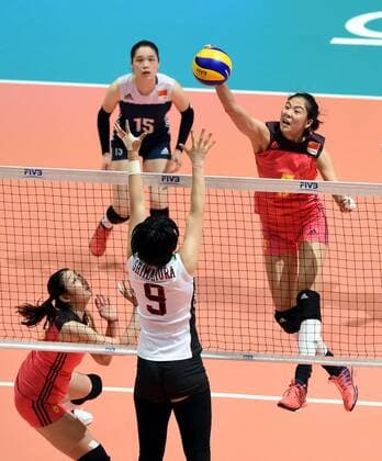 Gao Yi, right, of China spikes against Haruyo Shimamura of Japan during the Pool G1-Group 1 match of the FIVB Volleyball World Grand Prix Hong Kong 2017 in Hong Kong, China, 21 July 2017. China defeated Japan 3-1 (25-19, 25-20, 33-35, 25-21). China defeats Japan during FIVB Volleyball World Grand Prix Hong Kong 2017  pbu656153_14