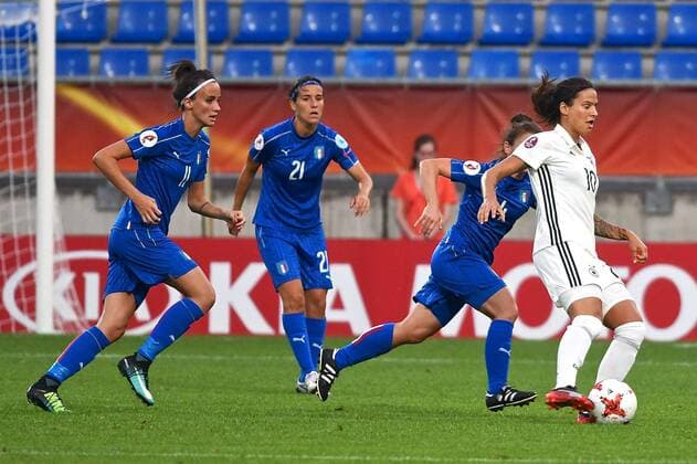 21.07.2017, Koenig Willem II Stadion, Tilburg, NED, UEFA Frauen EM 2017, Deutschland vs Italien, Gruppe B, im Bild Dzsenifer Marozsan of Germany (right) Dzsenifer Marozsan of Germany (right) during the group B match of UEFA Women s EURO 2017 between Germany and Italy at the Koenig Willem II Stadion in Tilburg, Netherlands on 2017 07 21. Tilburg  EP_fil  