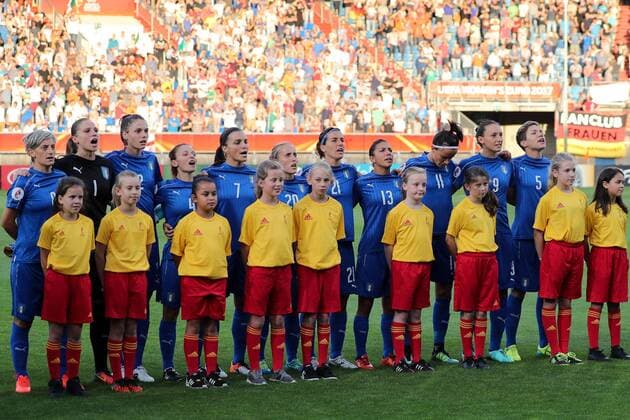 Die italienische Startelf beim Singen der Nationalhymne, Fussball, UEFA Women s EURO 2017, Deutschland - Italien, xozx