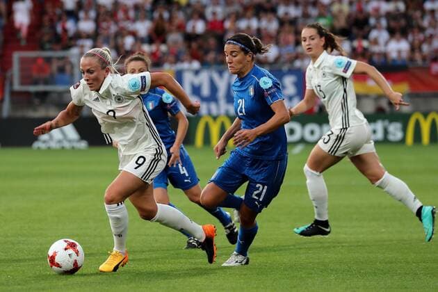 v.li.: Mandy Islacker (DFB-Frauen, 9), Daniela Stracchi (Italien, 4), Marta Carissimi (Italien, 21), Sara Däbritz (Sara Daebritz, DFB-Frauen, 13), Aktion, Action, Spielszene, Fussball, UEFA Women s EURO 2017, Deutschland - Italien, xozx