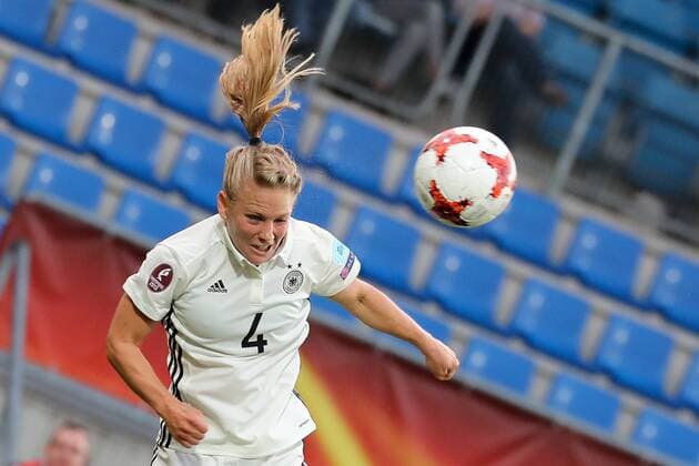 Leonie Maier (DFB-Frauen, 4), Kopfball, header, Aktion, Action, Fussball, UEFA Women s EURO 2017, Deutschland - Italien, xozx