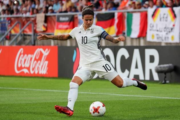 Dzsenifer Marozsan (DFB-Frauen, 10), am Ball, Spielszene, Freisteller, Ganzkörper, Einzelbild, Aktion, Action, Fussball, UEFA Women s EURO 2017, Deutschland - Italien, xozx