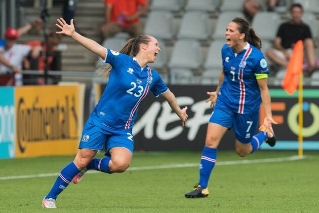 (L-R) Fanndis Fridiksdottir of Iceland women, Sara Bjork Gunnarsdottir of Iceland women during the UEFA WEURO 2017 Group C group stage match between Iceland and Switzerland at the Vijverberg stadium on July 22, 2017 in Doetinchem, The Netherlands Women: Iceland v Switzerland UEFA WEURO 2017 2017 2018 xVIxVIxImagesx xGerritxvanxKeulenxIVx 8286252