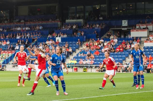 (L-R) Jana Brunner of Switzerland women, Lara Dickenmann of Switzerland women, Fanndis Fridiksdottir of Iceland women, Vanessa Bernauer of Switzerland women, Dagny Brynjarsdottir of Iceland women during the UEFA WEURO 2017 Group C group stage match between Iceland and Switzerland at the Vijverberg stadium on July 22, 2017 in Doetinchem, The Netherlands Women: Iceland v Switzerland UEFA WEURO 2017 2017 2018 xVIxVIxImagesx xGerritxvanxKeulenxIVx 8286435
