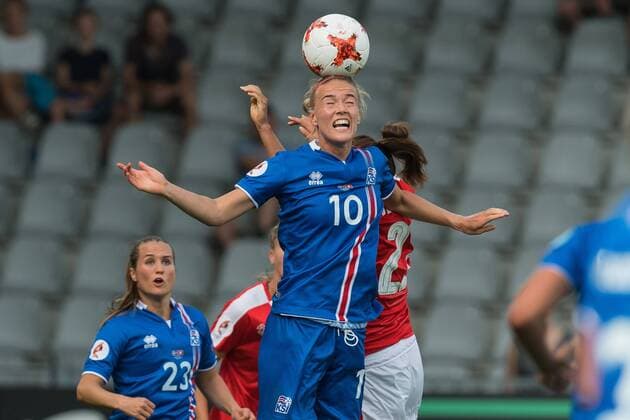 (L-R) Dagny Brynjarsdottir of Iceland women, Vanessa Bernauer of Switzerland women during the UEFA WEURO 2017 Group C group stage match between Iceland and Switzerland at the Vijverberg stadium on July 22, 2017 in Doetinchem, The Netherlands Women: Iceland v Switzerland UEFA WEURO 2017 2017 2018 xVIxVIxImagesx xGerritxvanxKeulenxIVx 8286441